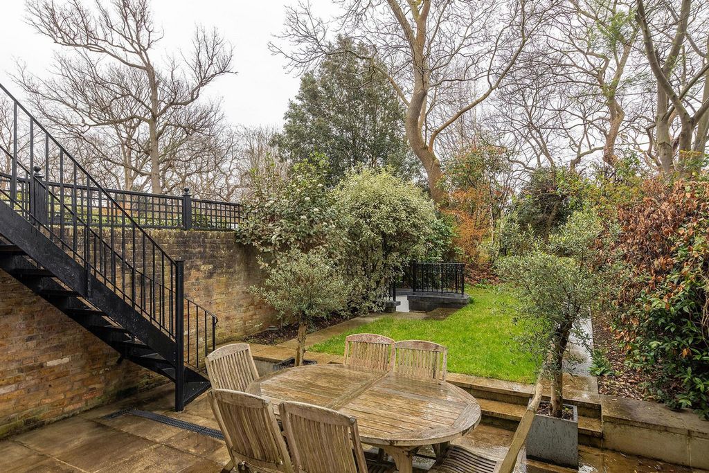 Property photo 2 of 30