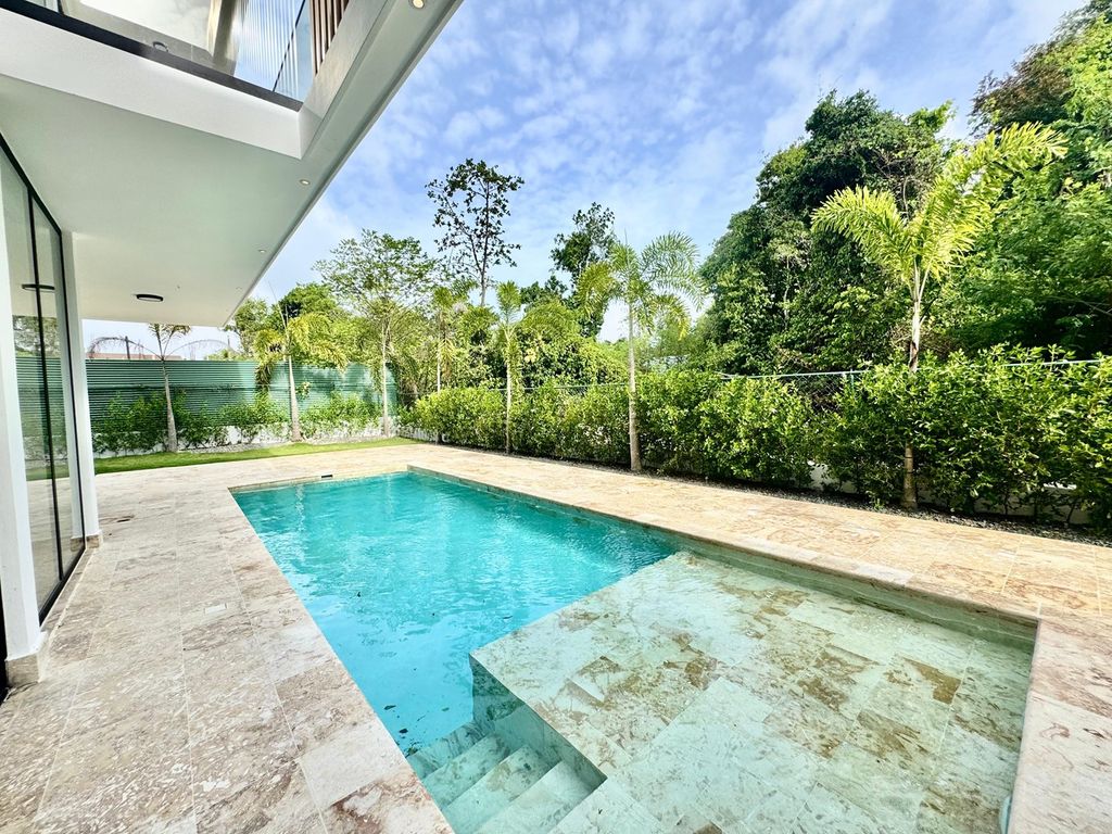 Property photo 3 of 35