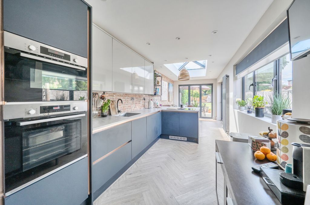 Property photo 2 of 18 1478453-6-6A316Da...