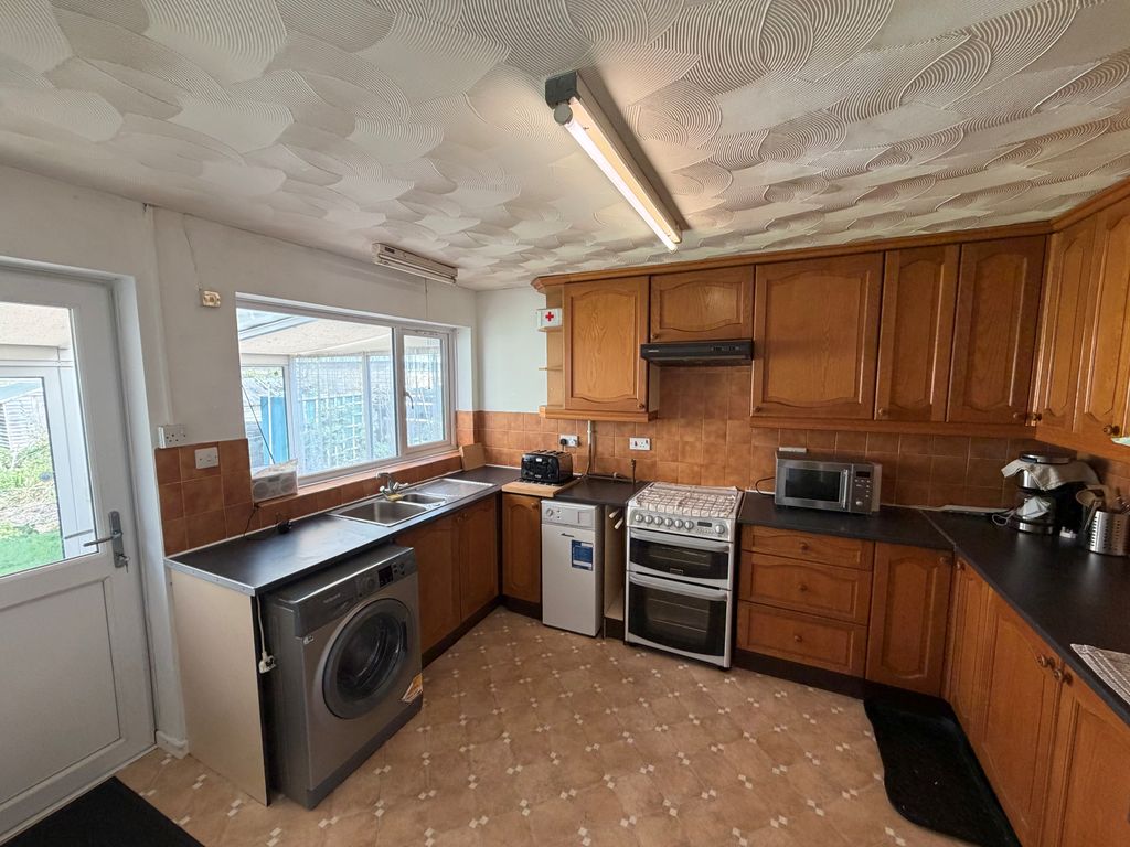 Property photo 2 of 8 Image