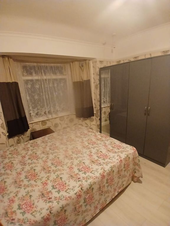 Property photo 1 of 4 Shared Room In Romford Â€“ Bills Included | 750
