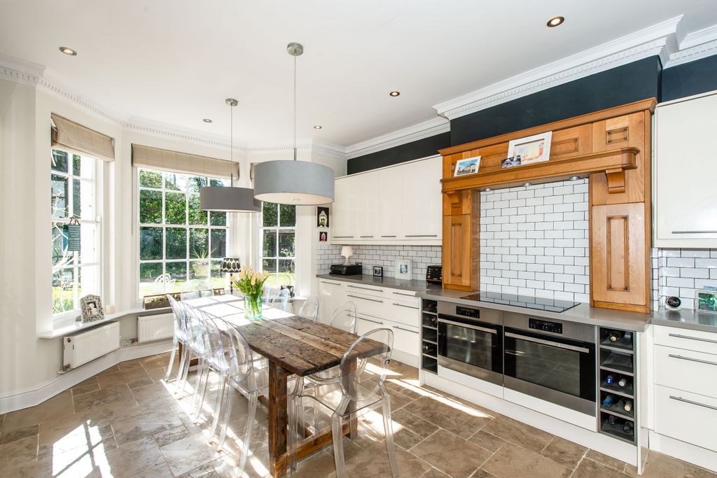 Property photo 3 of 24 Kitchen/Breakfast Room