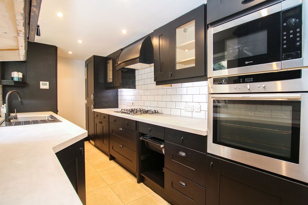 Property photo 3 of 17 Photo 2