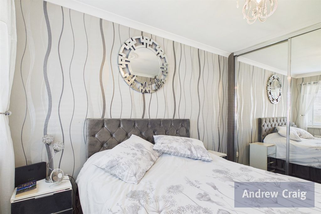 Property photo 2 of 15 Bedroom