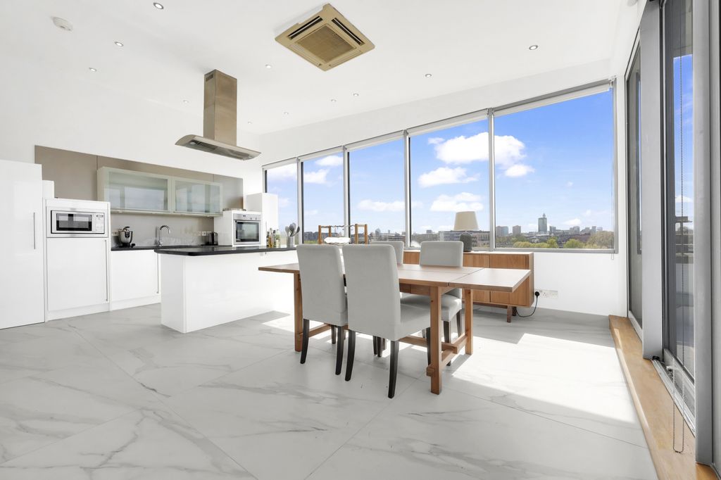 Property photo 2 of 16 Photo 2