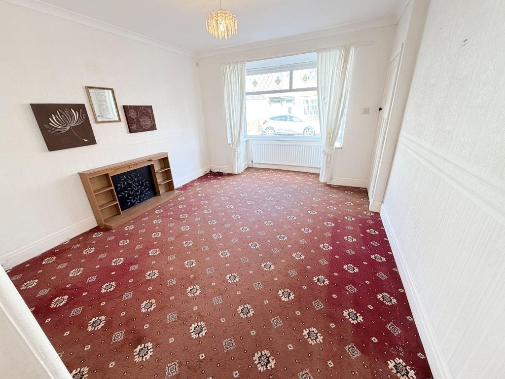 Property photo 3 of 17 Lounge