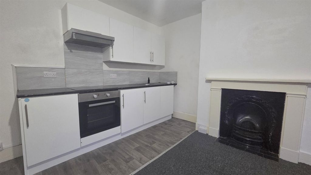 Property photo 3 of 8 Kitchen