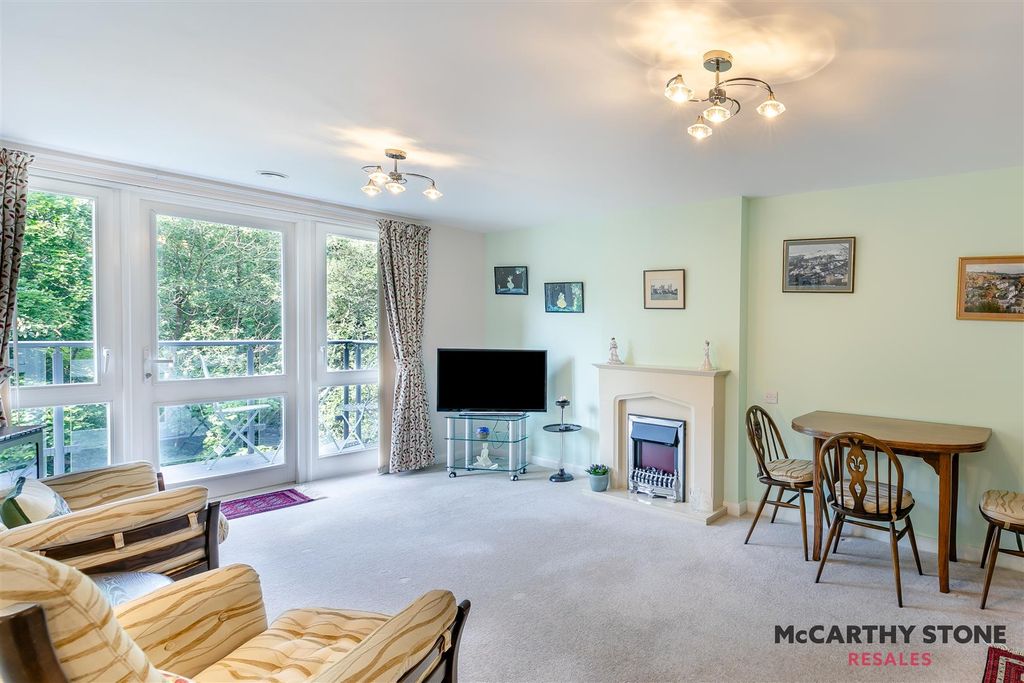Property photo 2 of 22 8614238-Interior02.Jpg