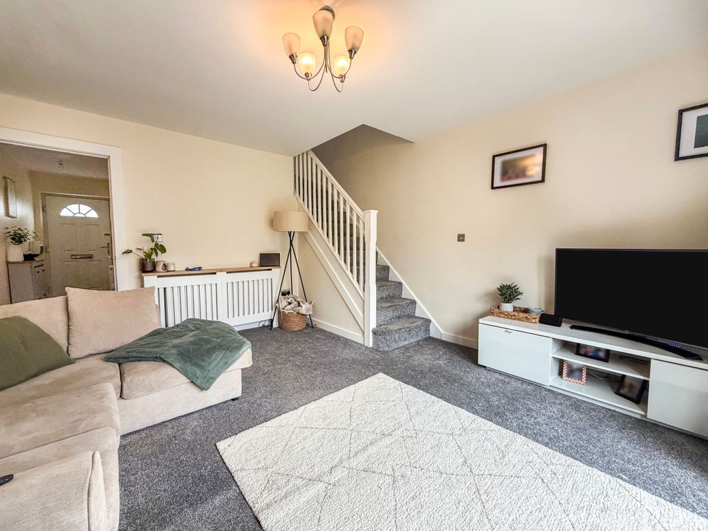 Property photo 3 of 12 Lounge