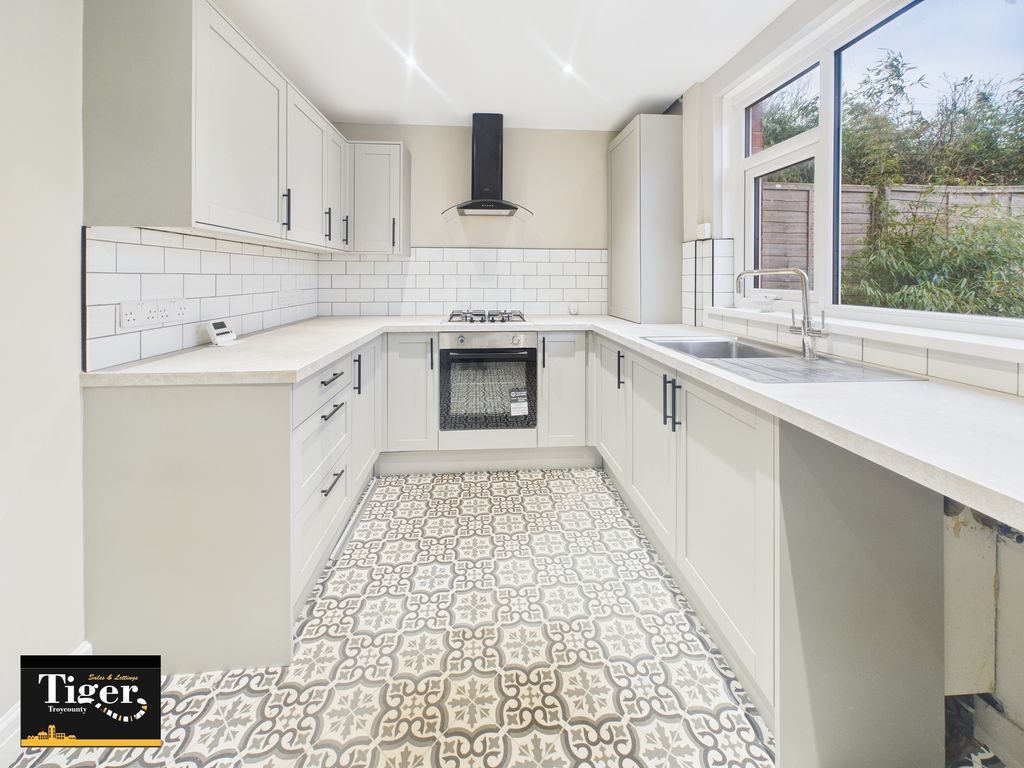 Property photo 3 of 11 Cam02176G0-Pr0783-Still006