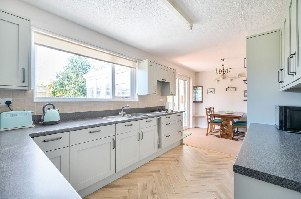 Property photo 2 of 19 1439214-12-69d69B...