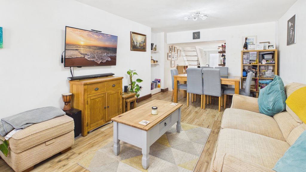 Property photo 3 of 11 Gallery