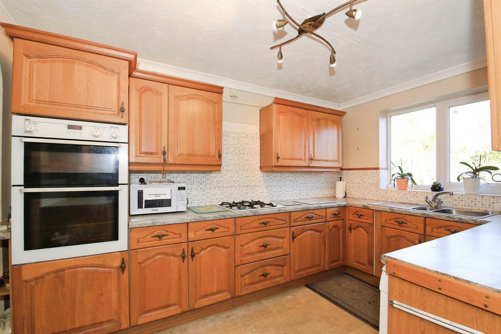 Property photo 3 of 17