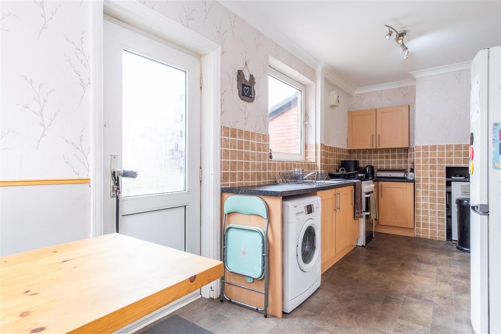 Property photo 3 of 20 Kitchen/Diner