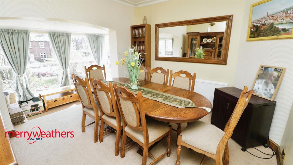 Property photo 3 of 19 Dining Room / Sun Room