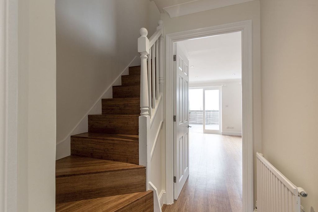 Property photo 2 of 14 Hallway