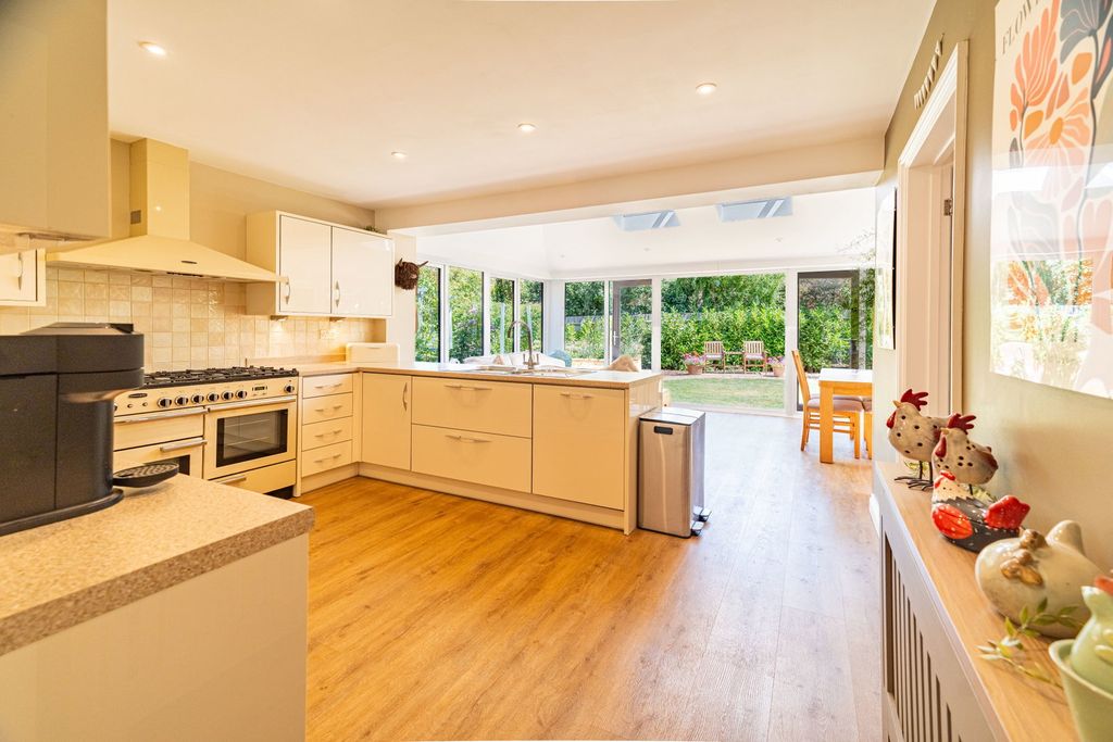 Property photo 2 of 40