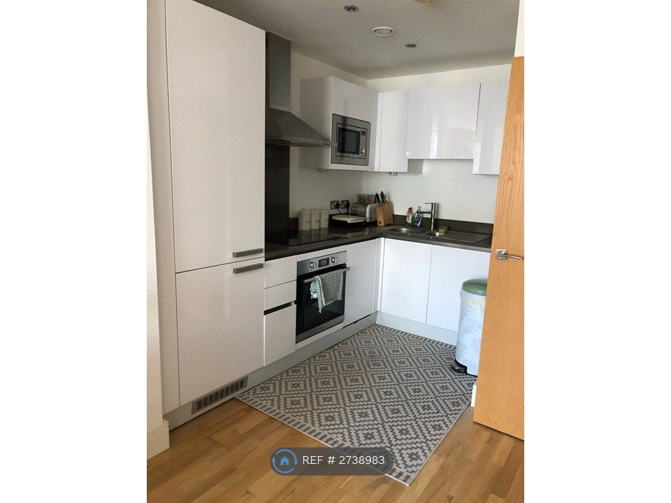 Property photo 3 of 7 Modern Kitchen