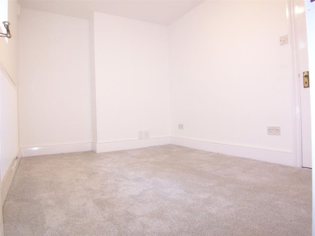 Property photo 3 of 5 100_0431.Jpg