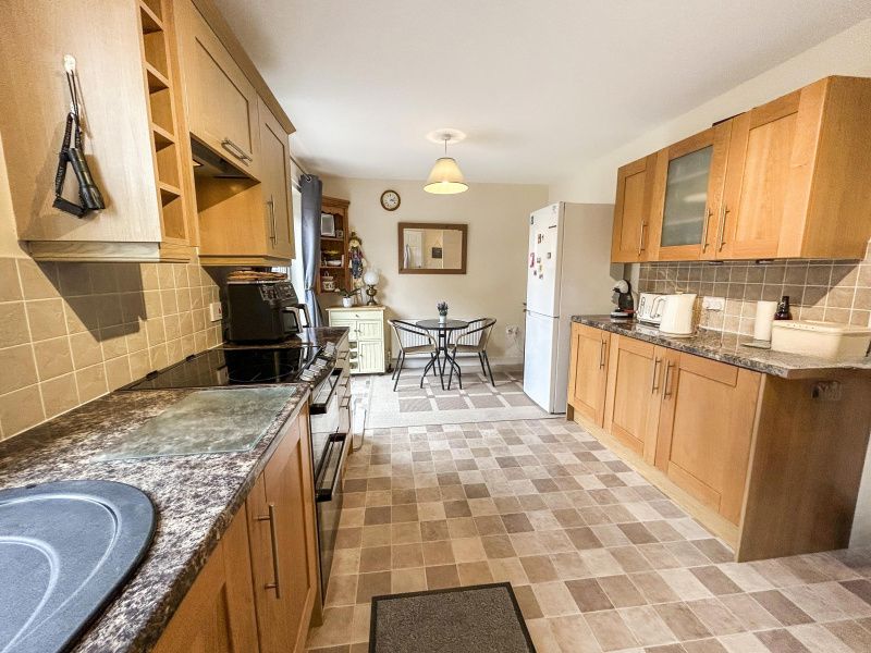 Property photo 2 of 11 Detached 3 Bedroom House