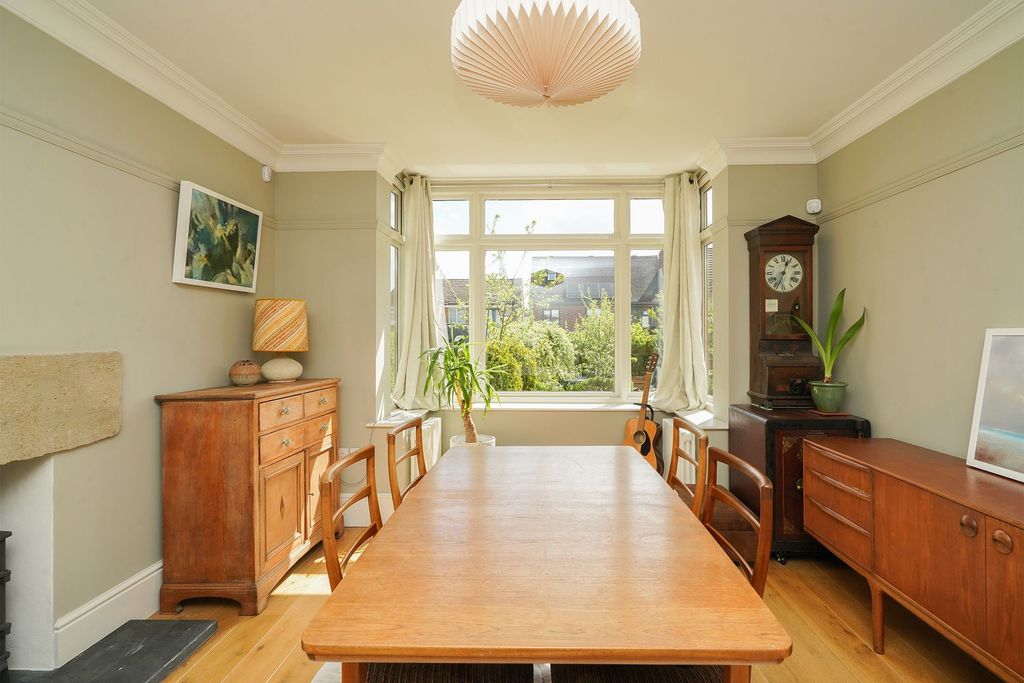Property photo 3 of 37