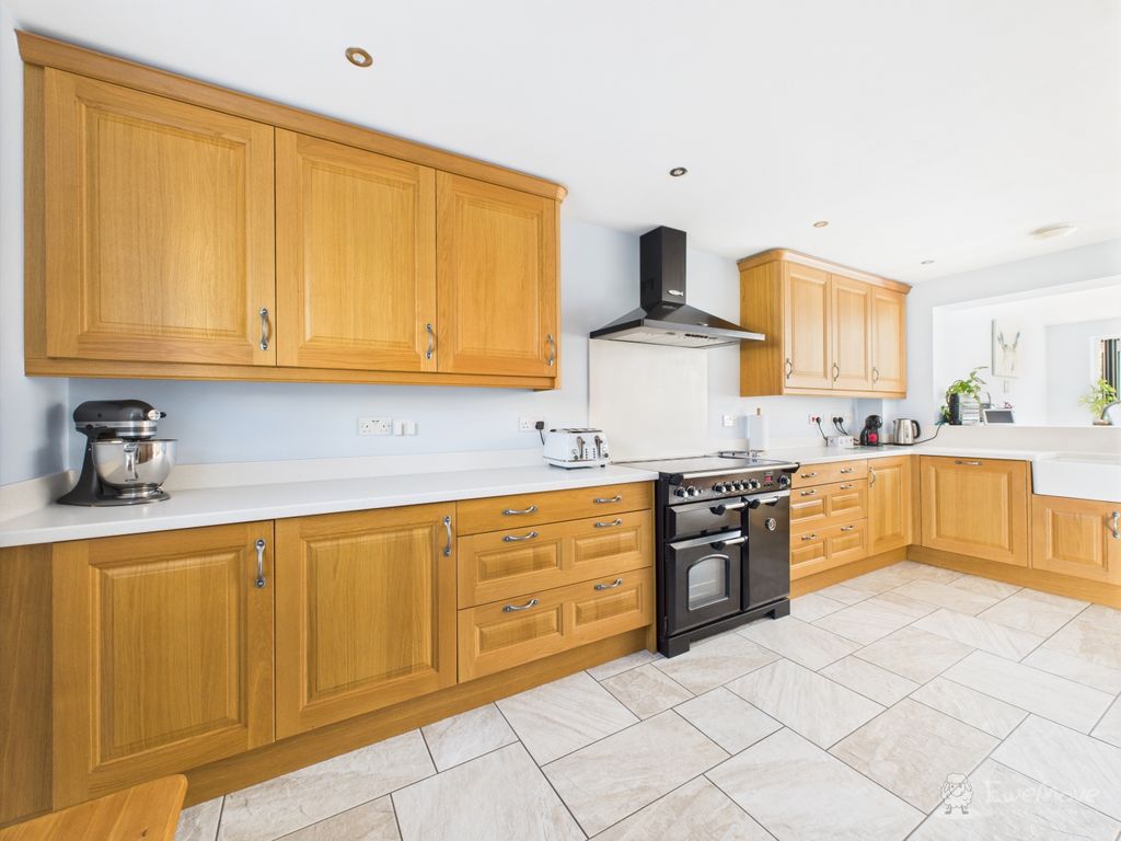 Property photo 2 of 25 Kitchen- Mark Stephens Ewemove Newmarket And Soham