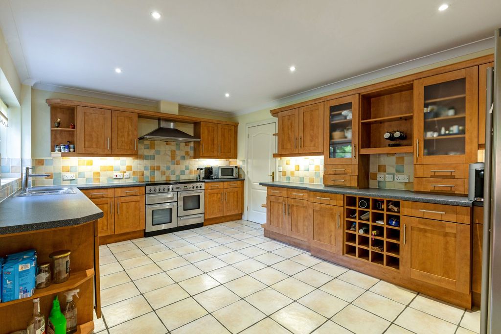 Property photo 3 of 18 Kitchen