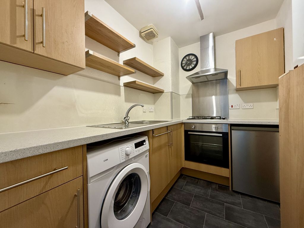 Property photo 3 of 7 Kitchen