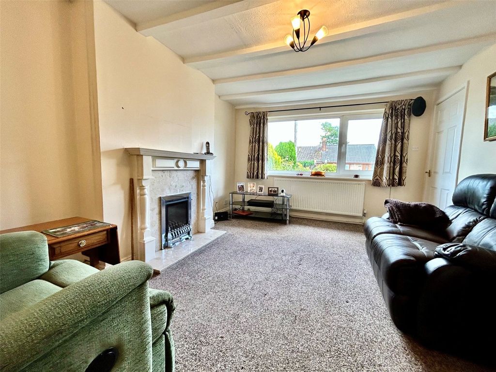 Property photo 2 of 17 Lounge