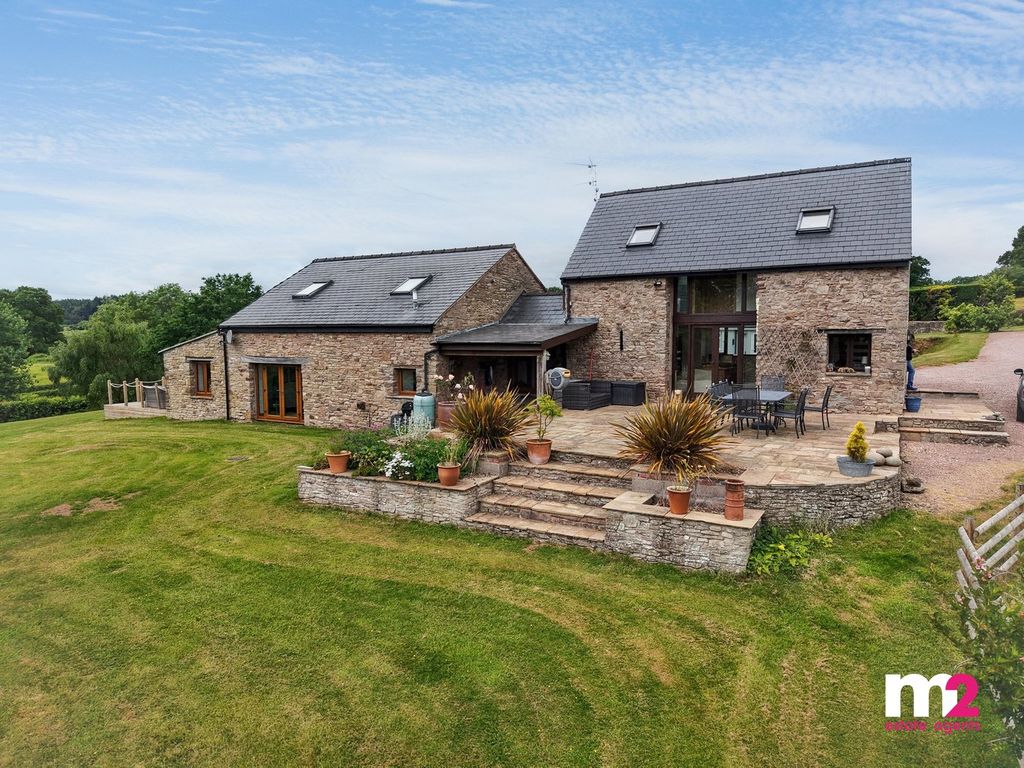 Property photo 2 of 33