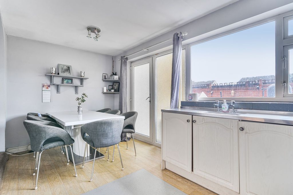 Property photo 3 of 12 Dining Room