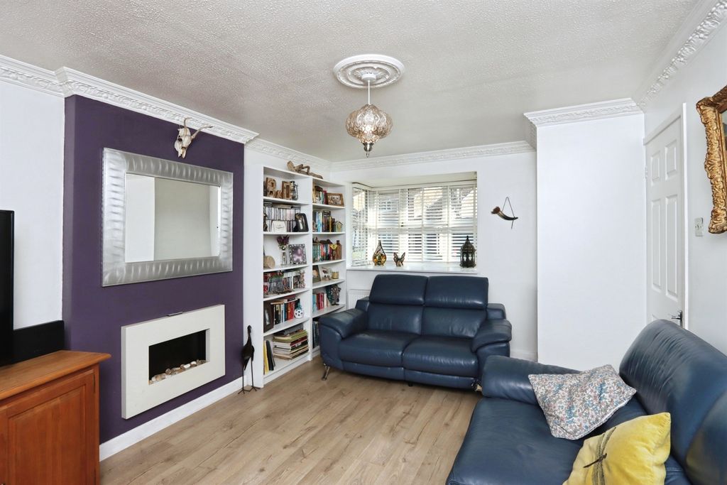 Property photo 2 of 17