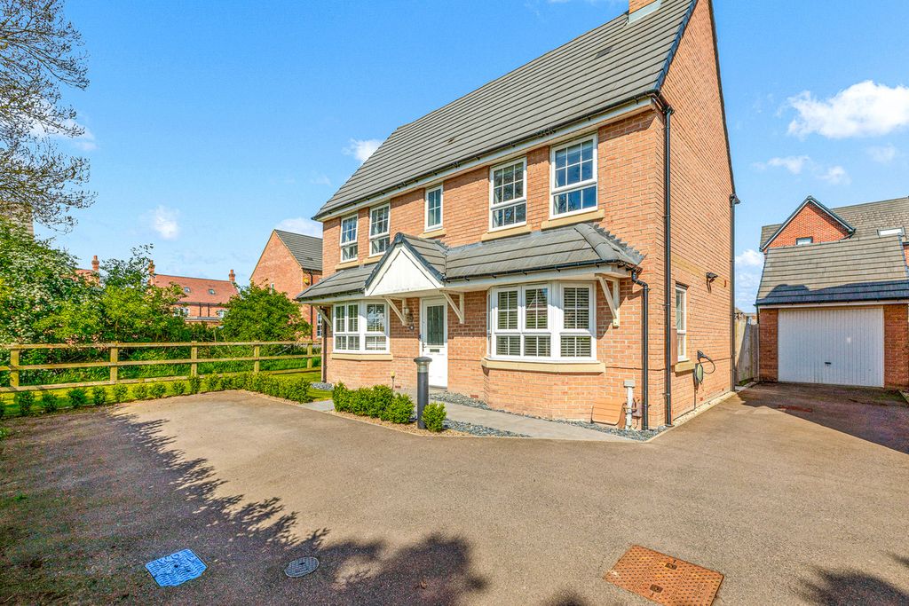 Property photo 1 of 28