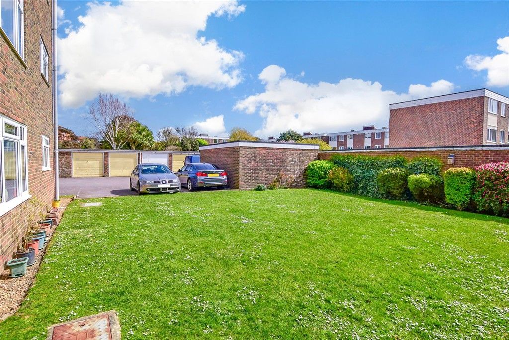 Property photo 1 of 13 Communal Gardens