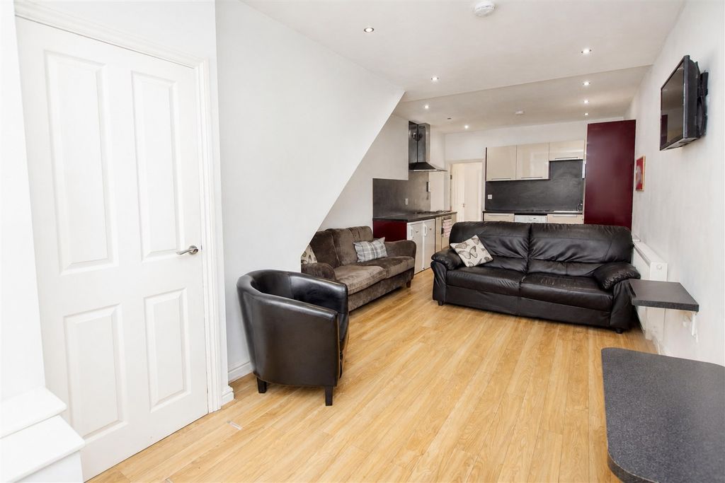 Property photo 2 of 10 Approach