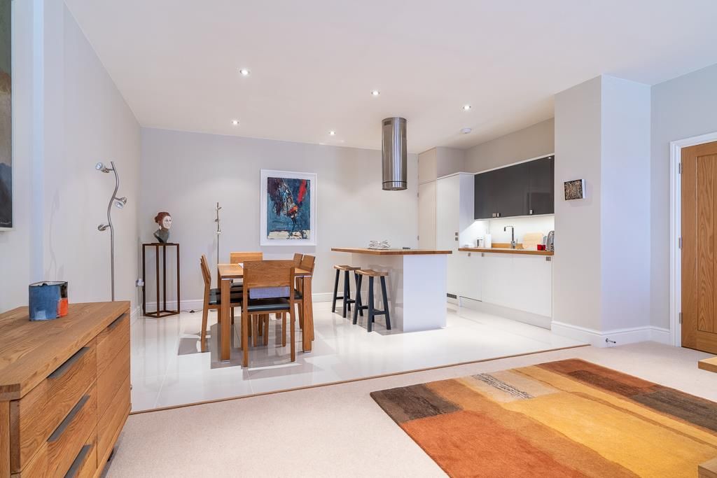 Property photo 3 of 11 Flat 6 Regal House-11.Jpg