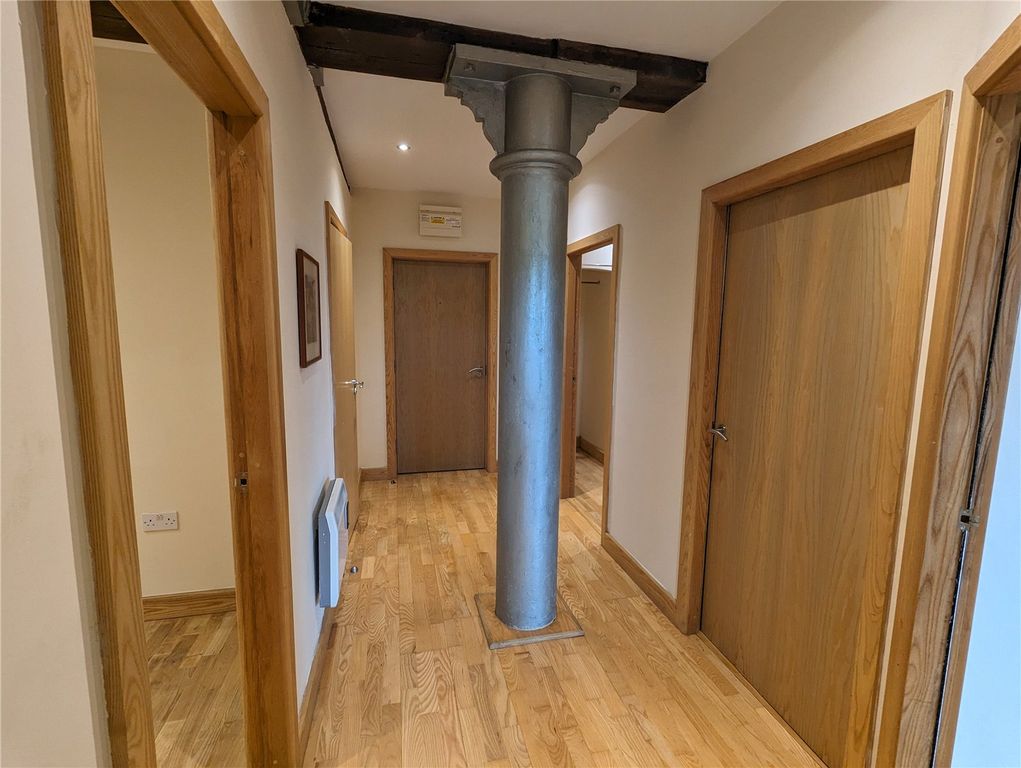 Property photo 2 of 9 Picture No. 24