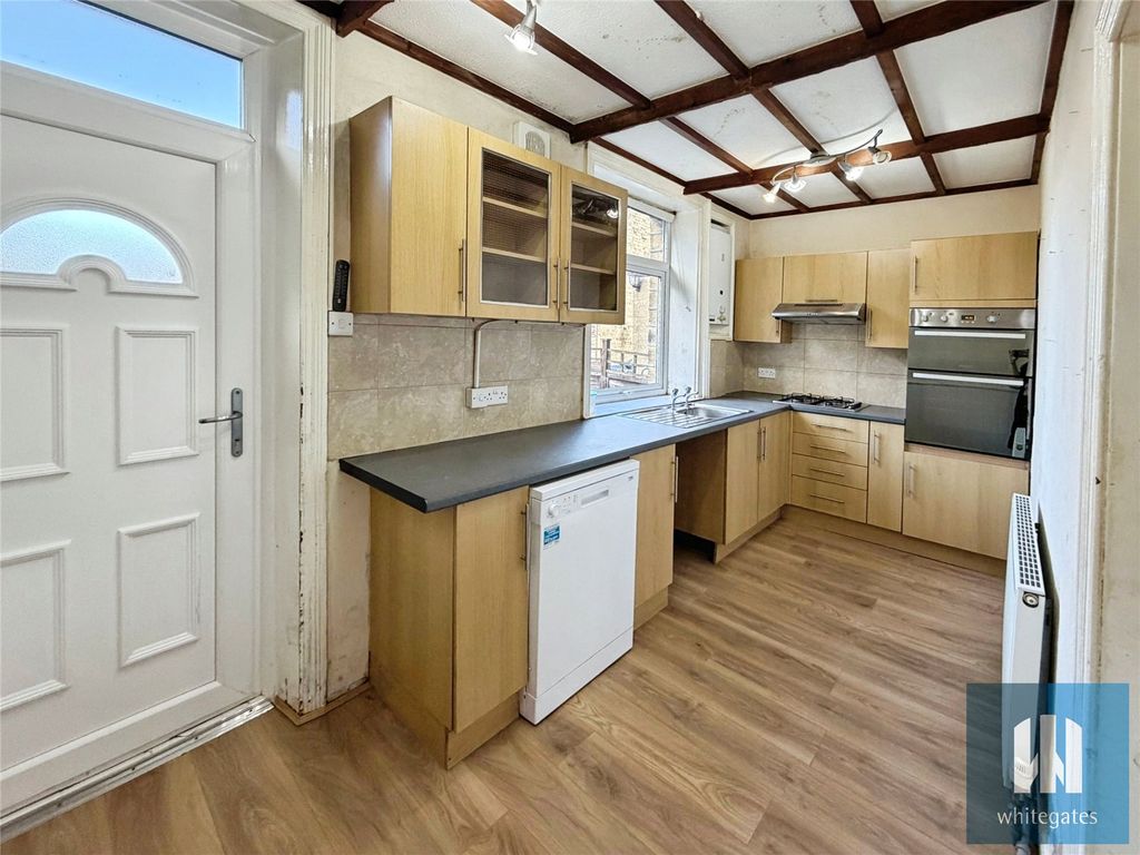 Property photo 2 of 18 Picture No. 17