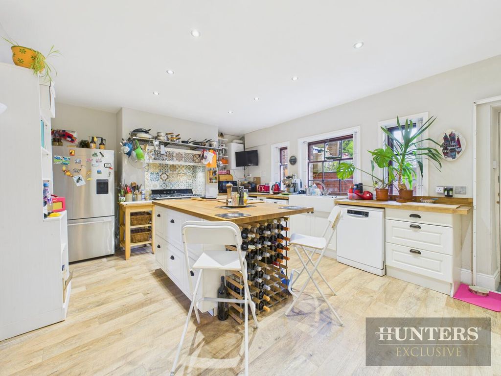 Property photo 2 of 32 Kitchen