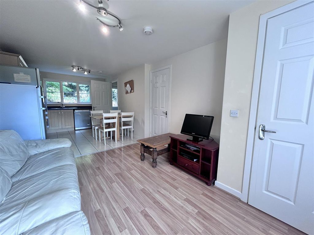 Property photo 2 of 17 Communal Living Room