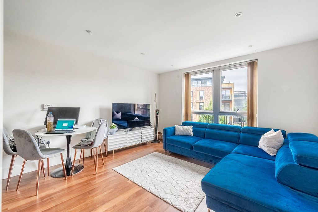 Property photo 1 of 8