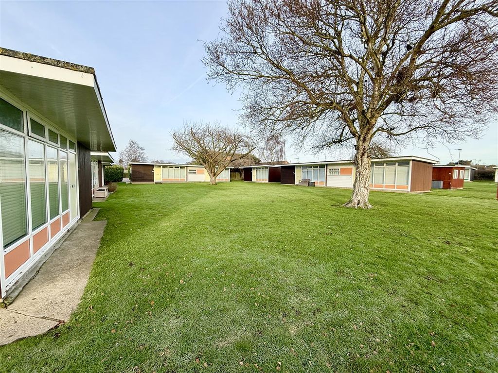 Property photo 3 of 10 Communal Grounds