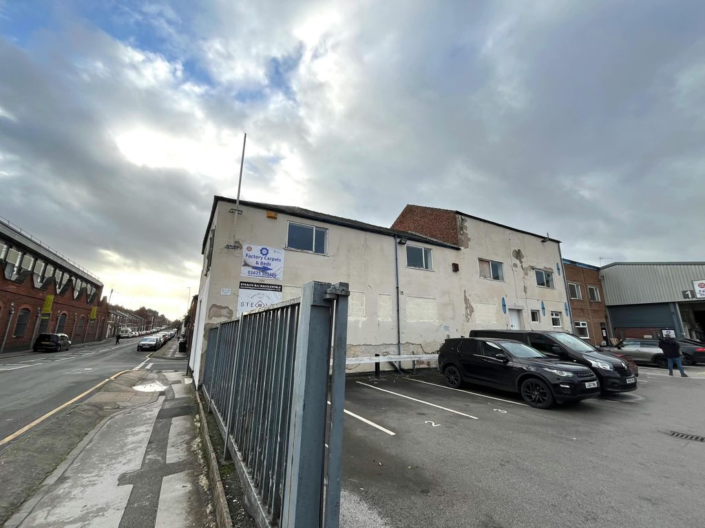 Property photo 2 of 7 Img_0710 Crown Centre.Jpg