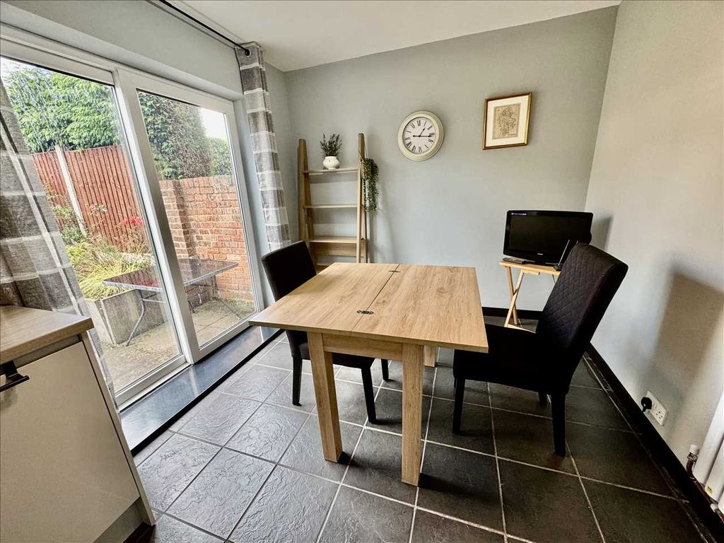 Property photo 3 of 9 Dining / Kitchen