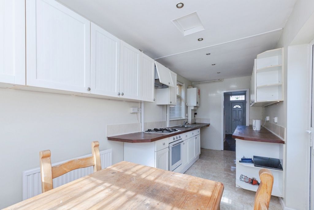 Property photo 3 of 18 Kitchen