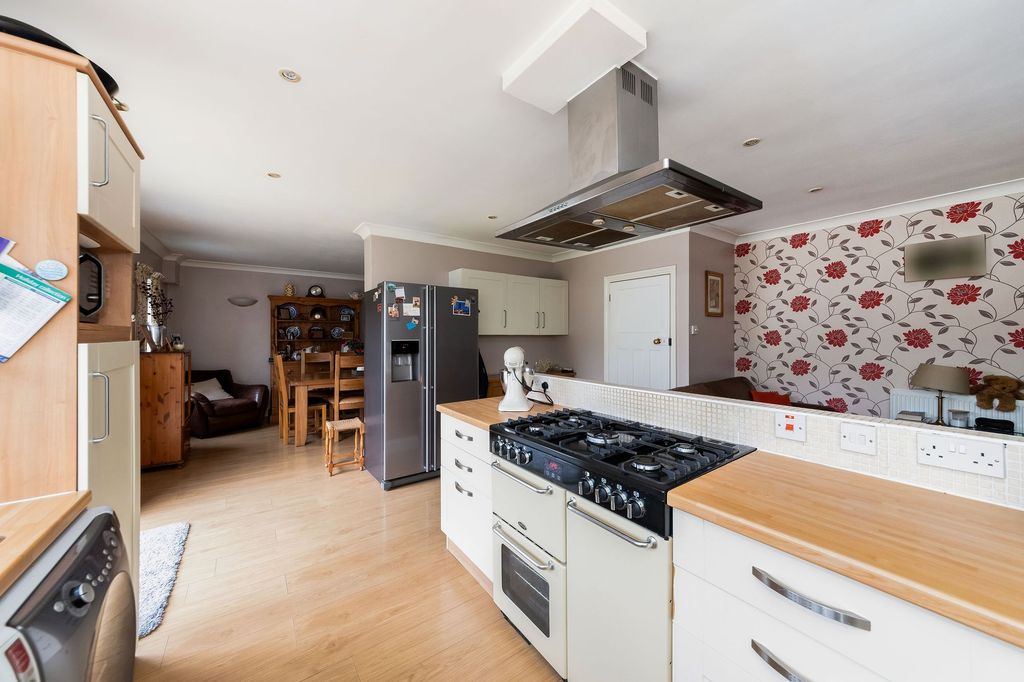 Property photo 3 of 19