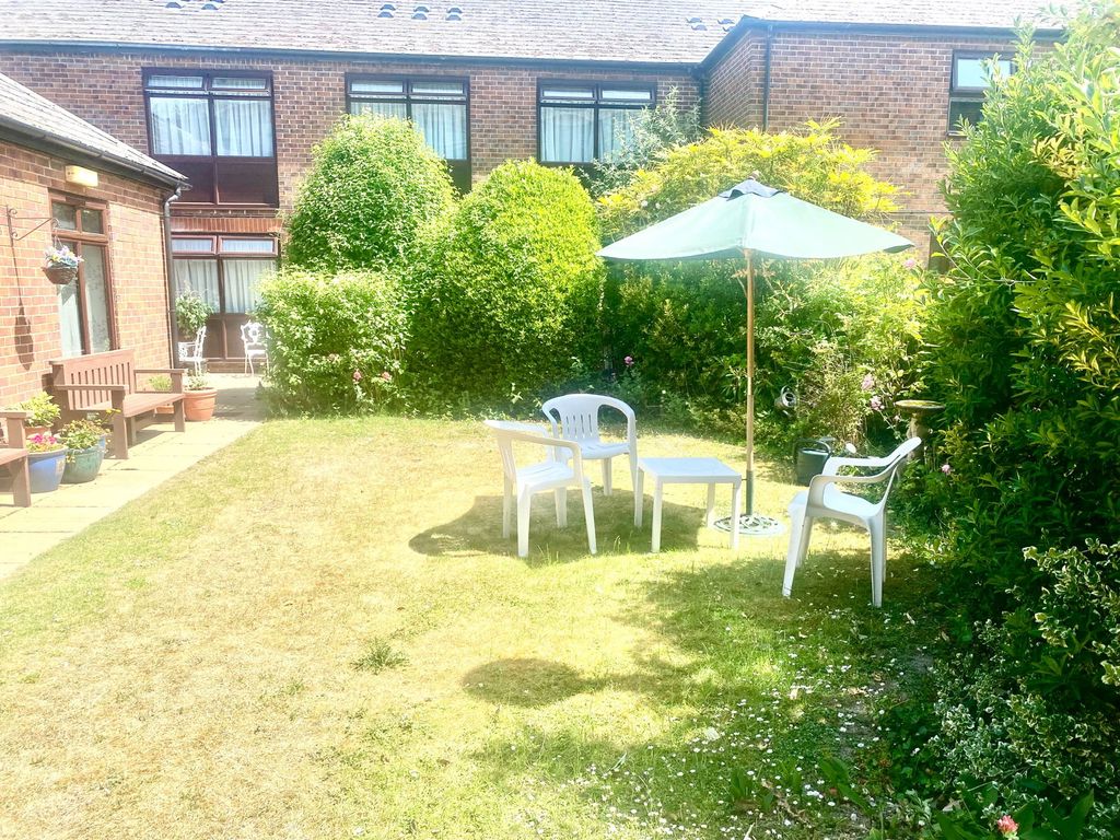 Property photo 2 of 20