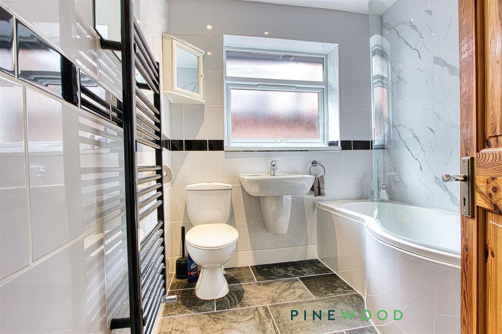 Property photo 2 of 22 Bathroom
