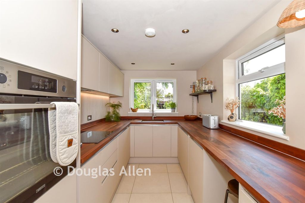 Property photo 1 of 15 Kitchen