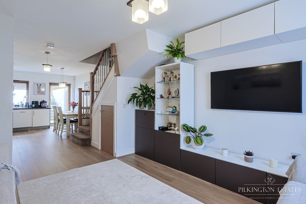 Property photo 2 of 12 4677564